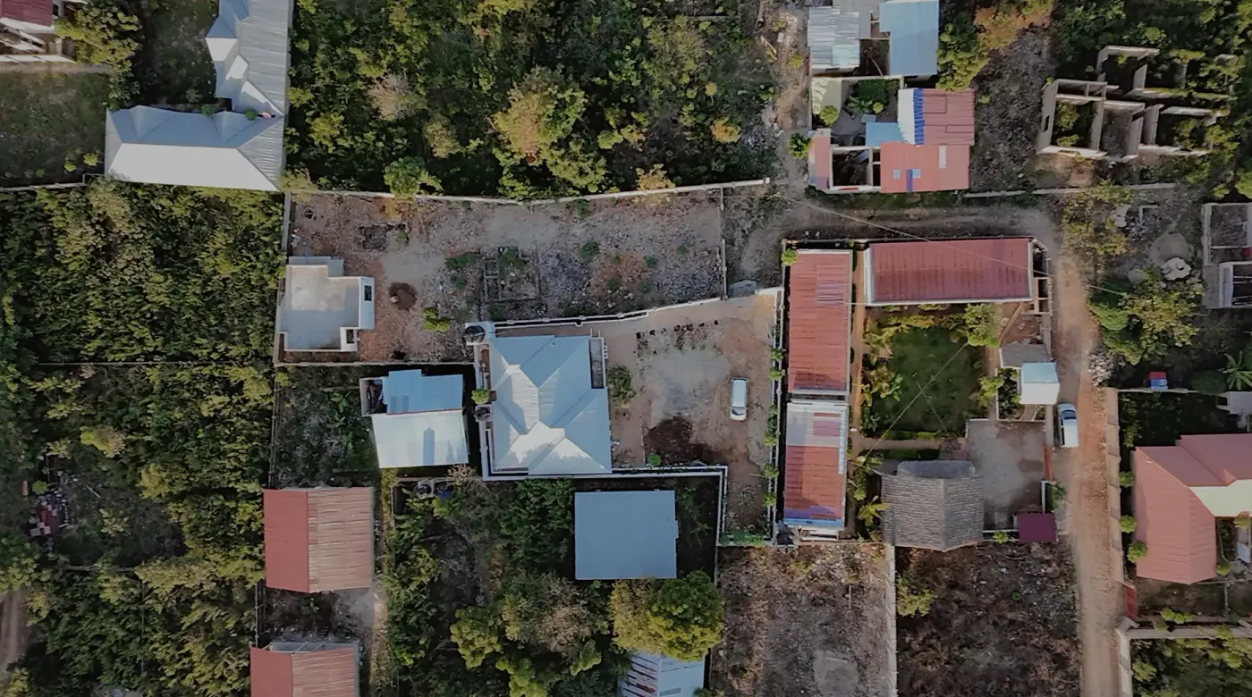 Bird's-eye view of Cocohut, the plot for Cocohut II next to it, and the sandy lane