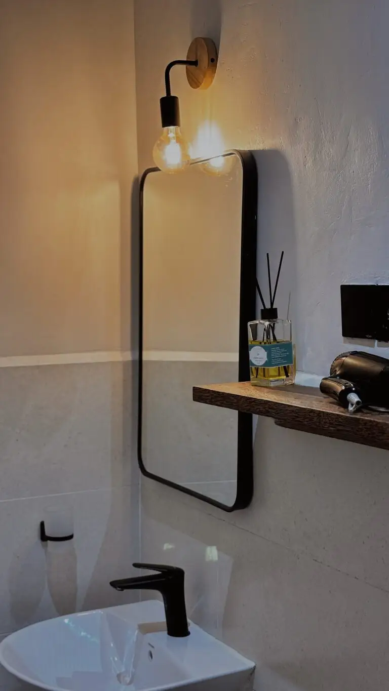 En-suite bathroom with a black-framed mirror